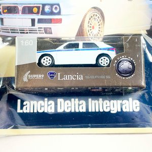 Dos Autos a Escala 1/60: Lancia Delta Integrale y Ford Capri - imagen 3