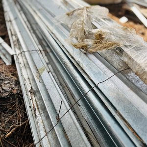 Pallet de Zinguería, Perfiles y Plegados Metálicos - imagen 3