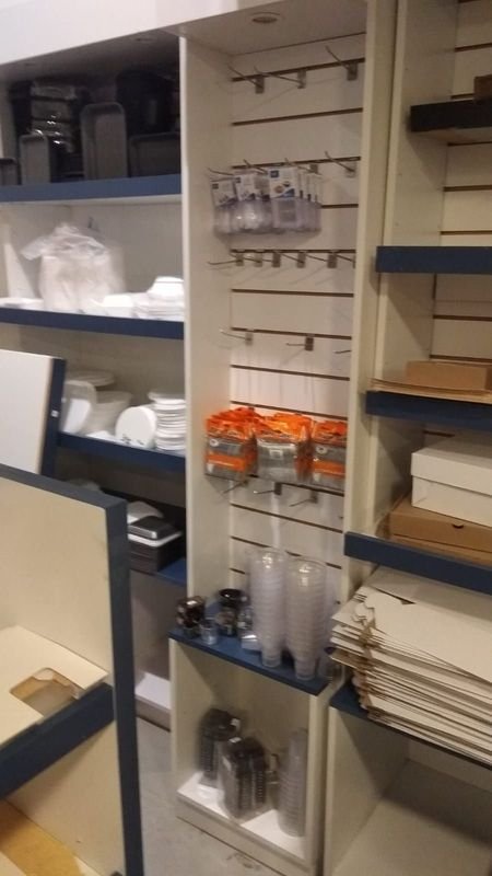 Estantertia exhibidor ranurado para colgar productos - imagen 1