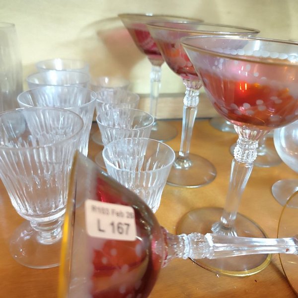 Colección de copas altas de champagne y vasos en tonos rojizos - imagen 3