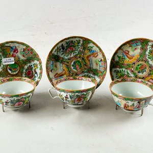 Lote anterior: Juego de 3 Tazas de Porcelana Cantón con Platillo y Soporte