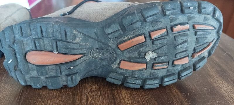 Zapatillas de cuero en buen estado