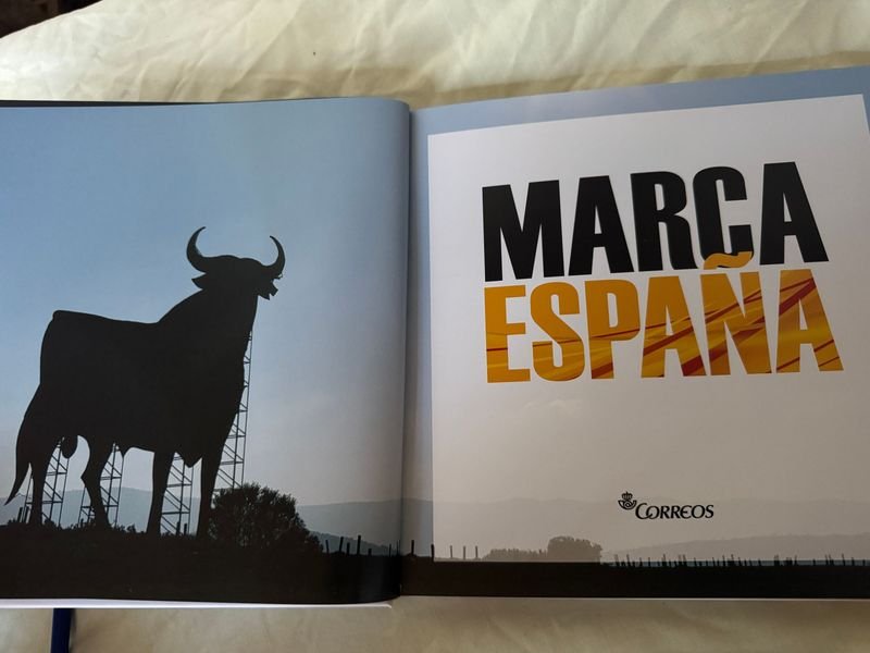 Libro 'Marca España' editado por Correos de España - imagen 4