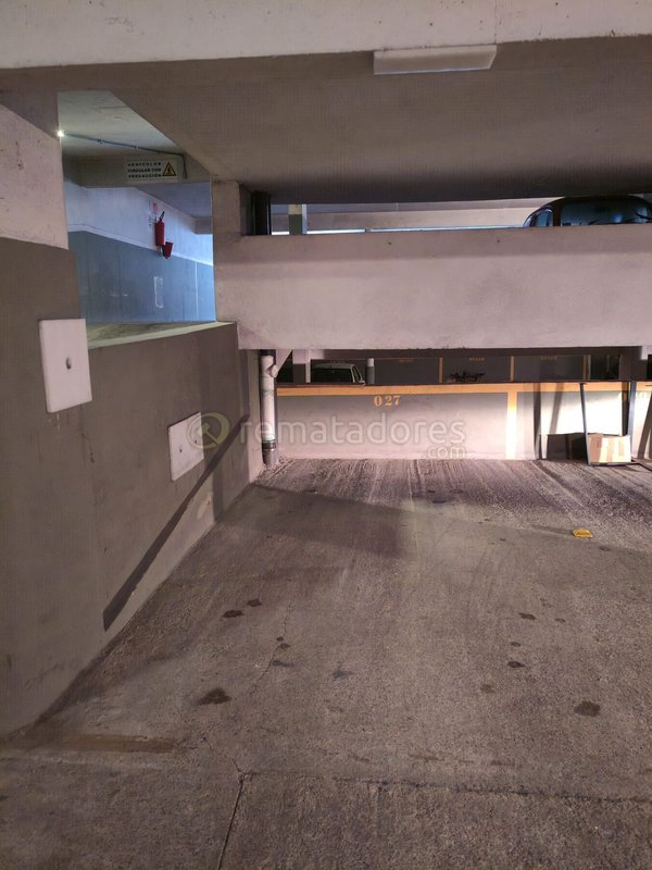 Espacio de estacionamiento en remate