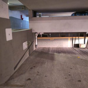 Lote anterior: Espacio de estacionamiento en remate