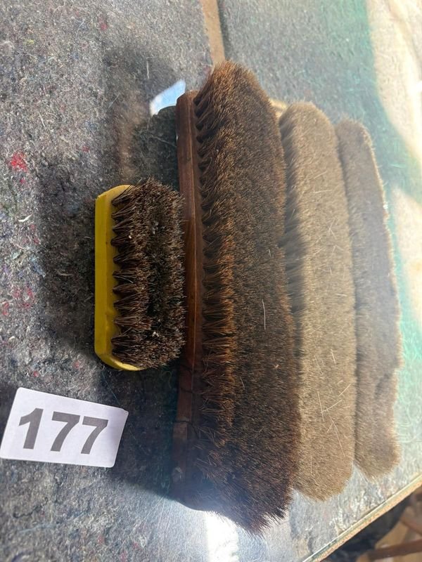 Lote de 5 Cepillos para Calzado de Madera y Plástico