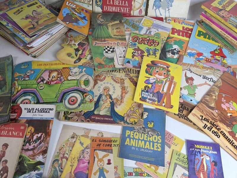 Colección de libros infantiles y figuritas - imagen 8