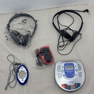 Lote de Juguetes: Peluches, Pistolas, Reproductor CD Panasonic y Más - imagen 10