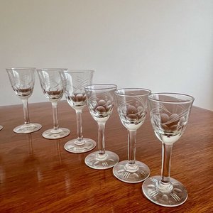 Juego Antiguo Botellón de Licor con 12 Copas Talladas - imagen 4