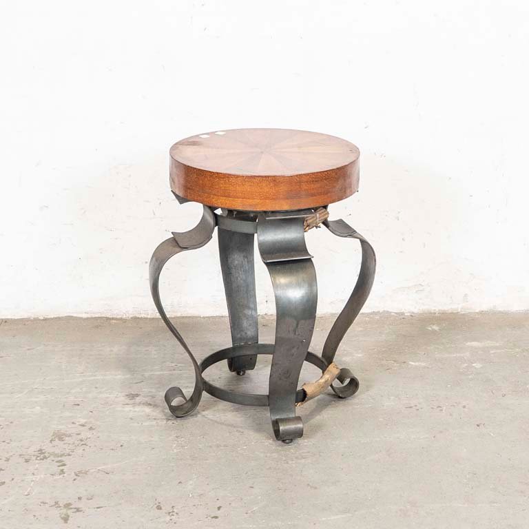 Lote siguiente: Mesa de sala con base de hierro y tapa de madera circular