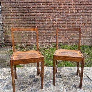 Lote siguiente: Juego de 2 Sillas de Madera Rústicas