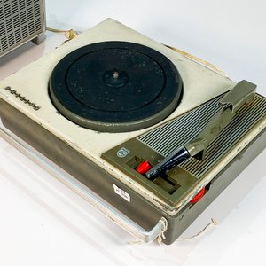 Tocadiscos Philips Vintage con Radio Portátil - imagen 3
