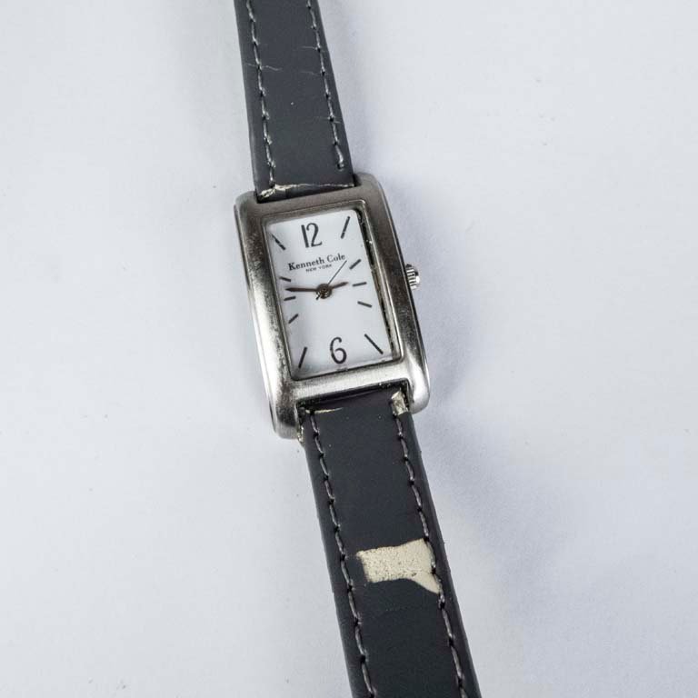 Reloj Kenneth Cole en buen estado - imagen 2
