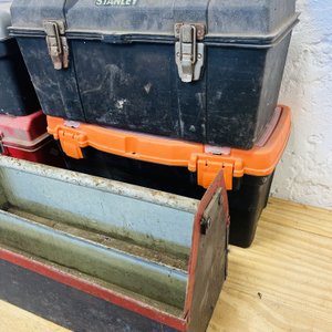 Lote #063 – Seis cajas porta herramientas + tres cajas para herramientas de mano - imagen 3
