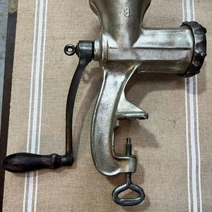 Lote anterior: Picadora de Carne Antigua Manual Marca Eagle con Manivela de Madera