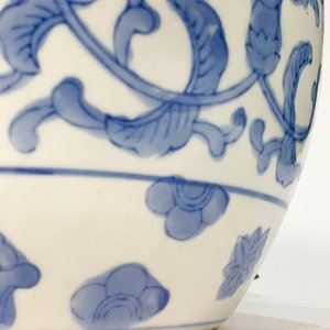 Lámpara de cerámica blanca con flores azules, 36 cm de altura - imagen 2