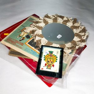Lote anterior: Lote de 4 piezas: Espejo con crochet, cartel publicitario y láminas