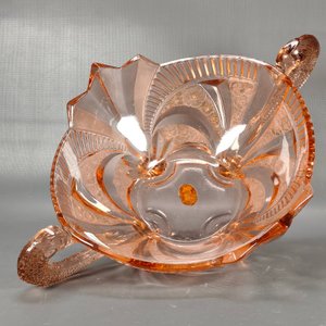 Centro de Mesa Vintage de Vidrio Rosa con Asas y Relieves Mitológicos - imagen 6