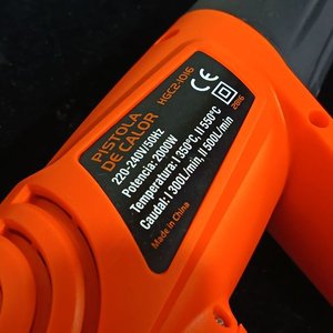 Pistola de Calor Eléctrica Naranja con Accesorios - imagen 4