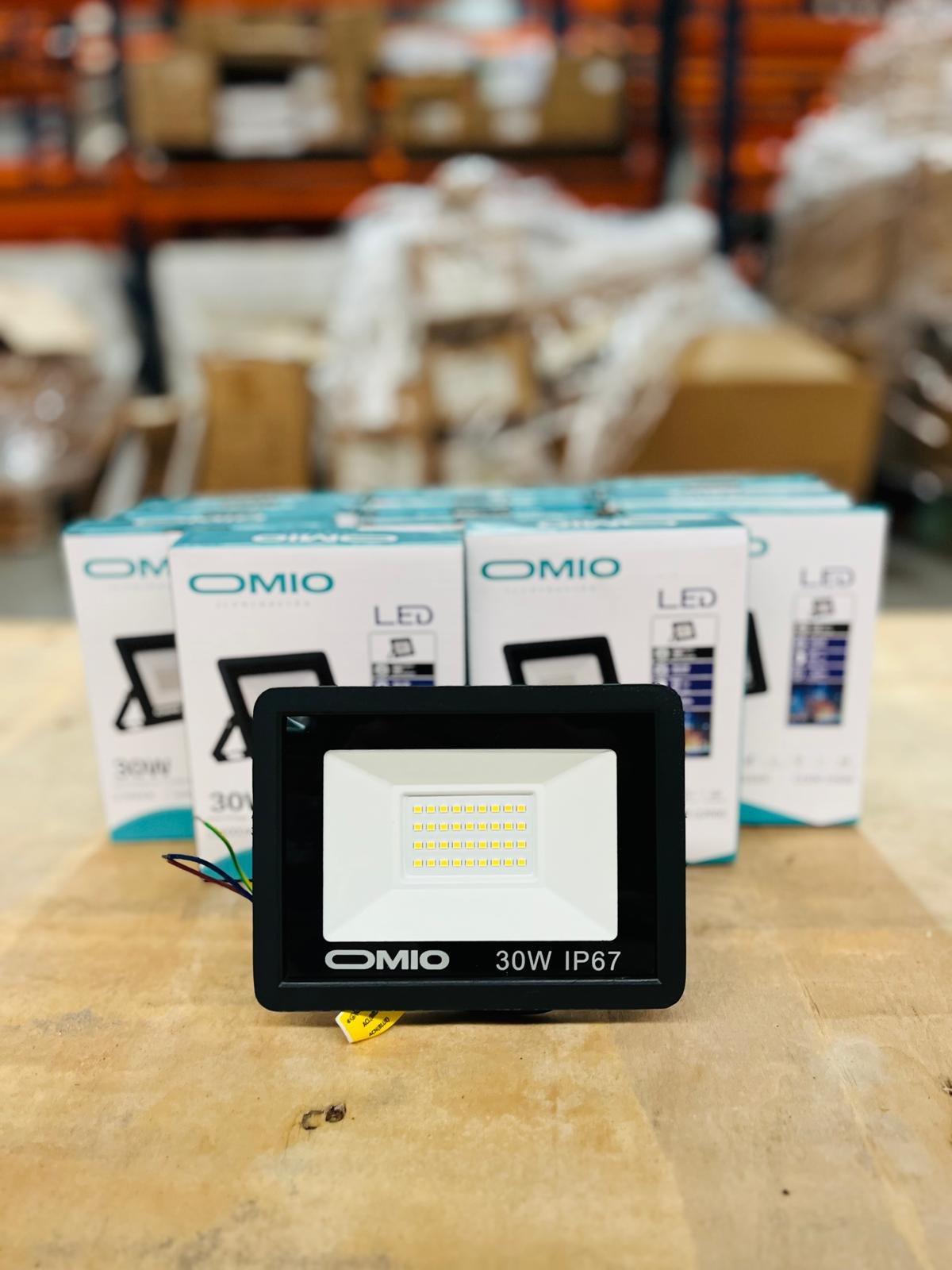 11 Focos Reflectores LED 30W OMIO IP67