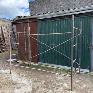 Lote siguiente: Dos Cuerpos de Andamio Metálico para Construcción