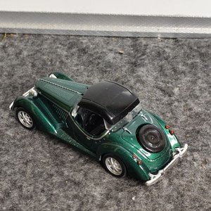 Réplica de Coche Clásico Verde Metálico con Puertas Abatibles - imagen 3