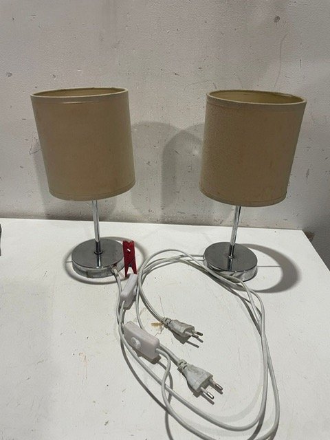 Lote siguiente: Lámparas portátiles de dos luces