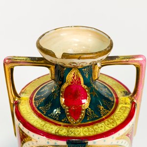 Par de Ánforas de Porcelana Royal Vienna con Escenas Galantes - imagen 2