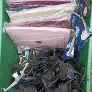 Lote siguiente: Lote de Repuestos para Baño: Tapas de Cisterna y Flappers