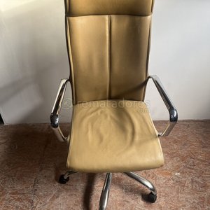 Lote siguiente: Silla de Oficina Ejecutiva Color Beige