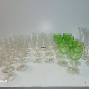 Lote anterior: Juego de 37 Copas de Cristal Transparentes y Verdes de Varios Diseños