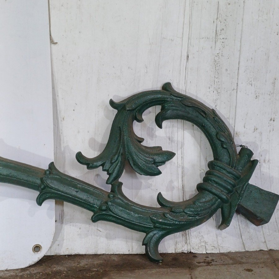 Brazo de farol antiguo en hierro fundido - imagen 3