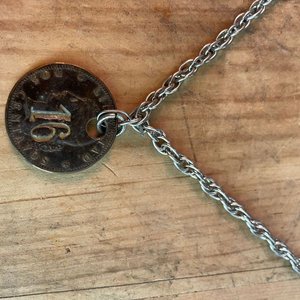 Cadena de Metal con Moneda Antigua Argentina de Colección - imagen 3