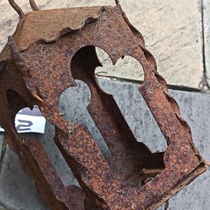 Antiguo Farol Colonial de Hierro Forjado y Pasador de Puerta - imagen 4