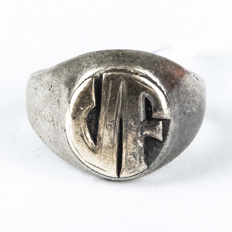 Lote anterior: Anillo de plata con iniciales VF - Peso: 5,4gr - Medidas: 17mm