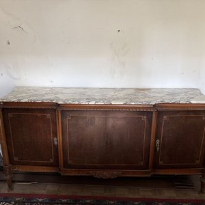 Aparador Antiguo de Madera con Tapa de Mármol y Detalles Incrustados - imagen 18