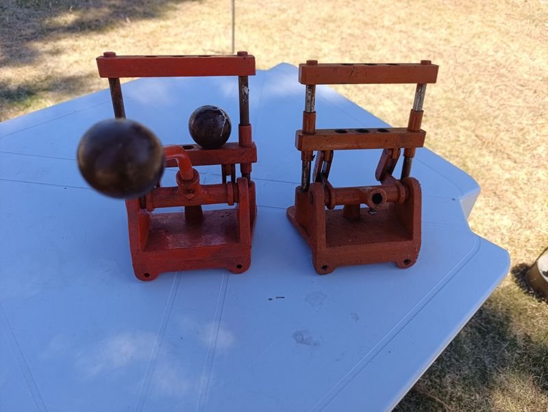 Lote siguiente: Cargadores de cartuchos vintage para armas
