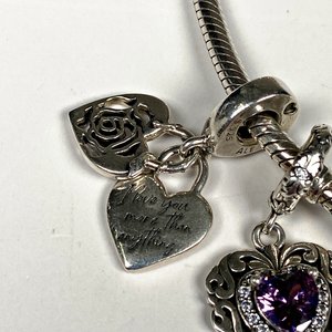Pulsera Pandora Plata 925 con Dijes Corazón, Abeja y Llave - imagen 4