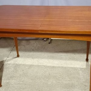 Mesa Extensible Estilo Americano con 6 Sillas Tapizadas - imagen 2