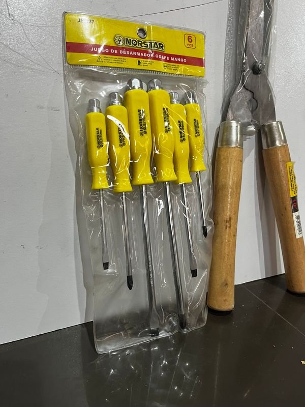 Destornilladores y Tijeras de Poda en Paquete - imagen 2