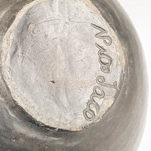 Jarra de Terracota con Forma de Mulita y Asa, Firmada - imagen 9