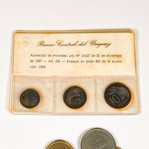 Lote de Monedas Varias de Uruguay y Otros Países - imagen 3