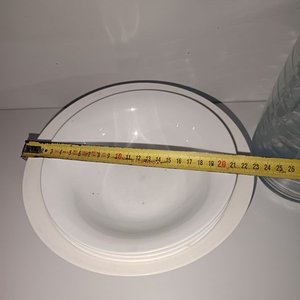 Jarra de Vidrio y Cuatro Boles de Loza Blanca - imagen 2