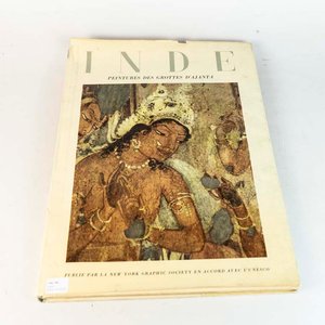 Lote siguiente: Libro de Gran Formato: Pinturas de las Cuevas de Ajanta con Tapa Dura y Sobrecubierta