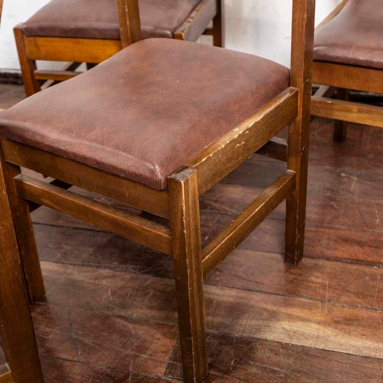 Sillas de madera tapizadas en cuerina, Delfino Alvarez - imagen 2