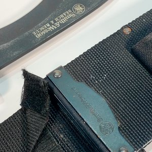 Cuchillo de Caza Smith & Wesson Hoja Curva Empavonada Negra con Vaina - imagen 4