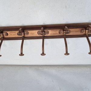 Perchero de Pared de Madera con 5 Ganchos Dobles de Metal Patinado - imagen 3