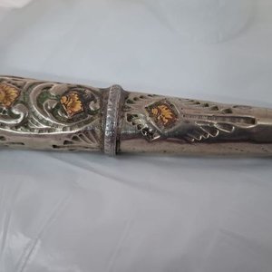 Lote siguiente: Cabo de Plata y Oro con Diseño Floral y Calado