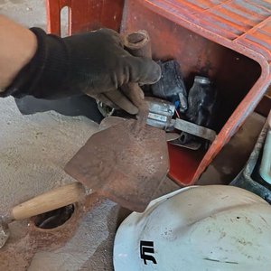 Lote de Cascos de Constructor y Herramientas Varias - imagen 4