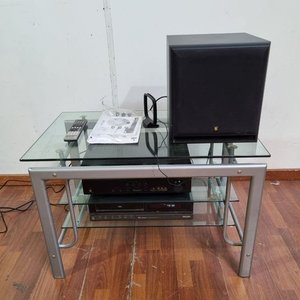 Rack de Audio y Video con Sintoamplificador Yamaha, VHS Philips y Subwoofer KEF - imagen 1
